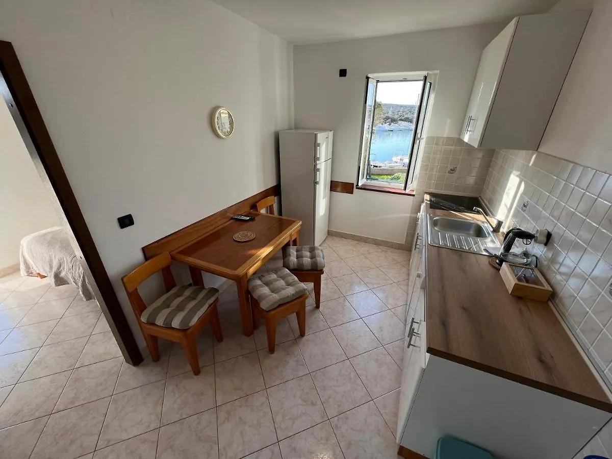 Beachfront Lovro Apartment Simuni 0*,  Croatia