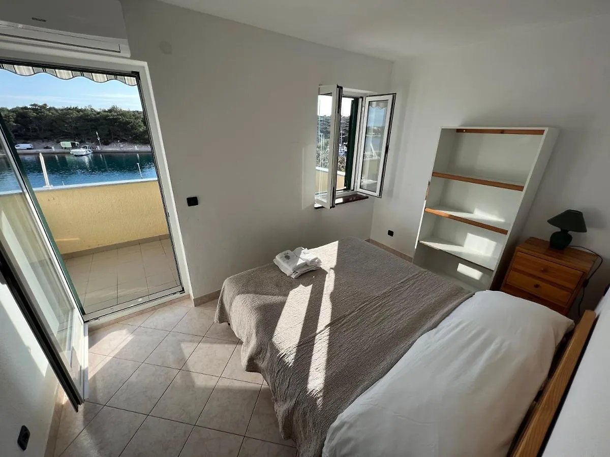 Guest house Beachfront Lovro Apartment Simuni Croatia