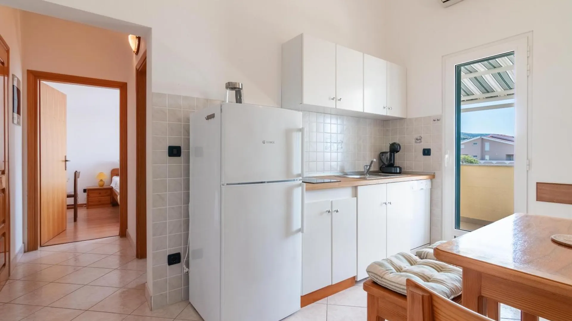 Guest house Beachfront Lovro Apartment Simuni