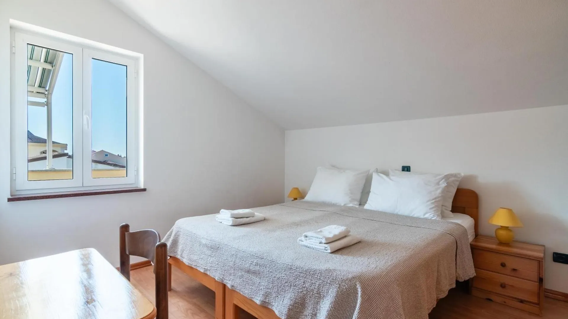 Beachfront Lovro Apartment Simuni 0*,