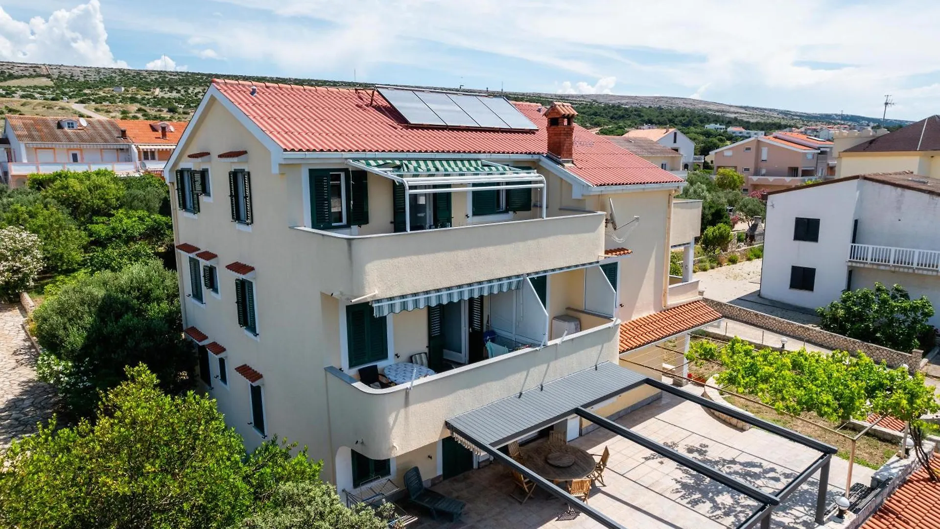 Guest house Beachfront Lovro Apartment Simuni