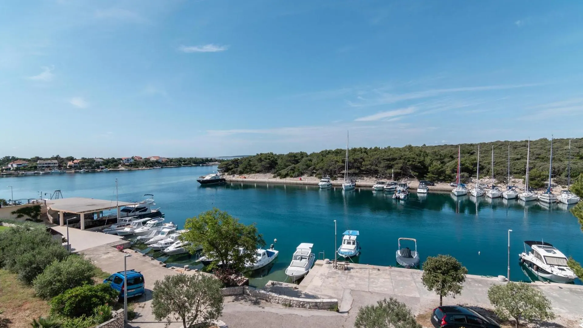 Beachfront Lovro Apartment Simuni 0*,
