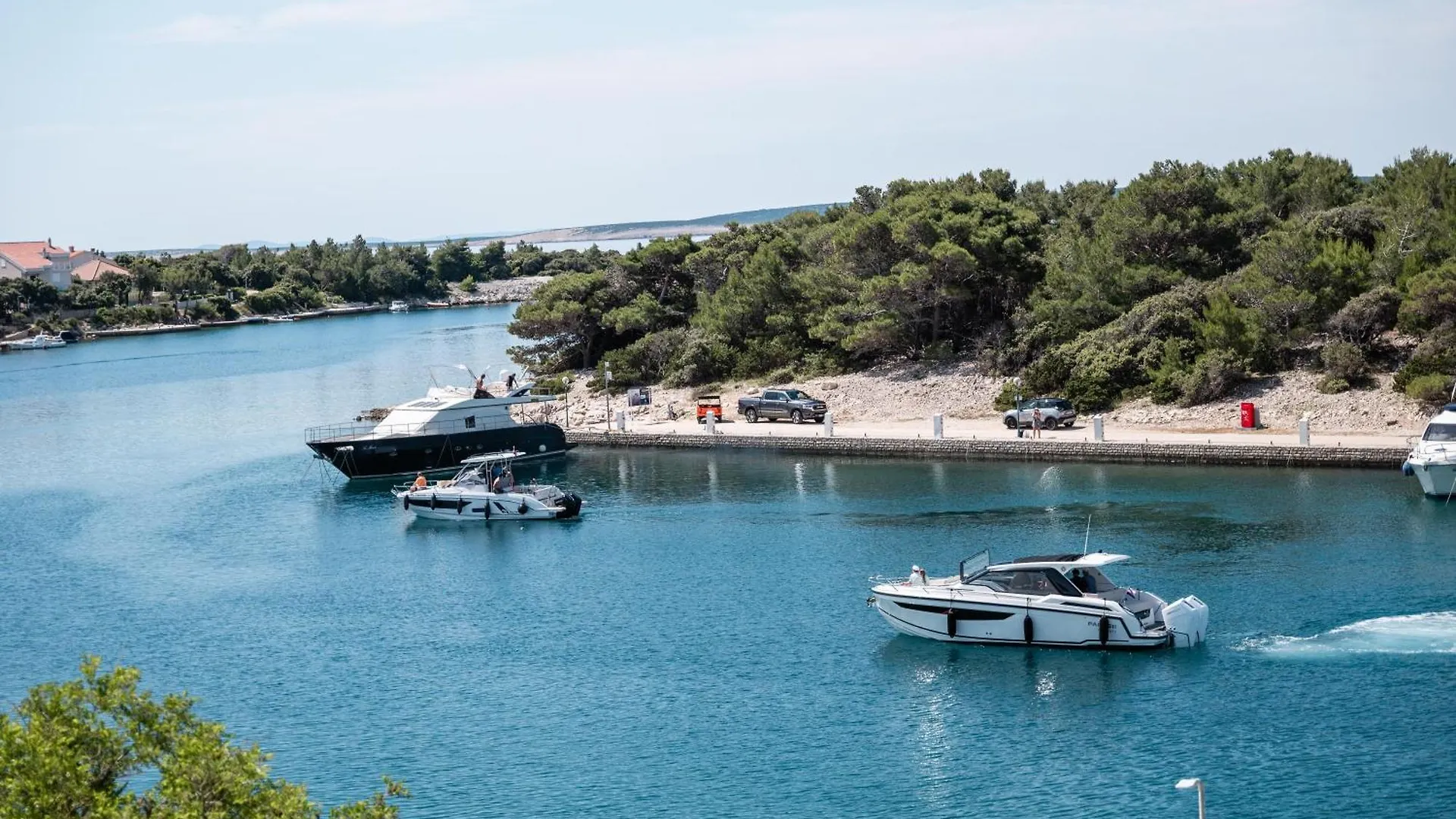 Beachfront Lovro Apartment Simuni 0*,  Croatia