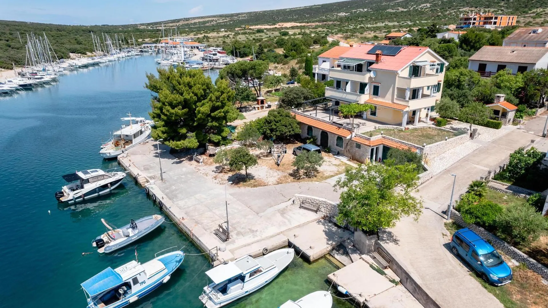 Beachfront Lovro Apartment Simuni