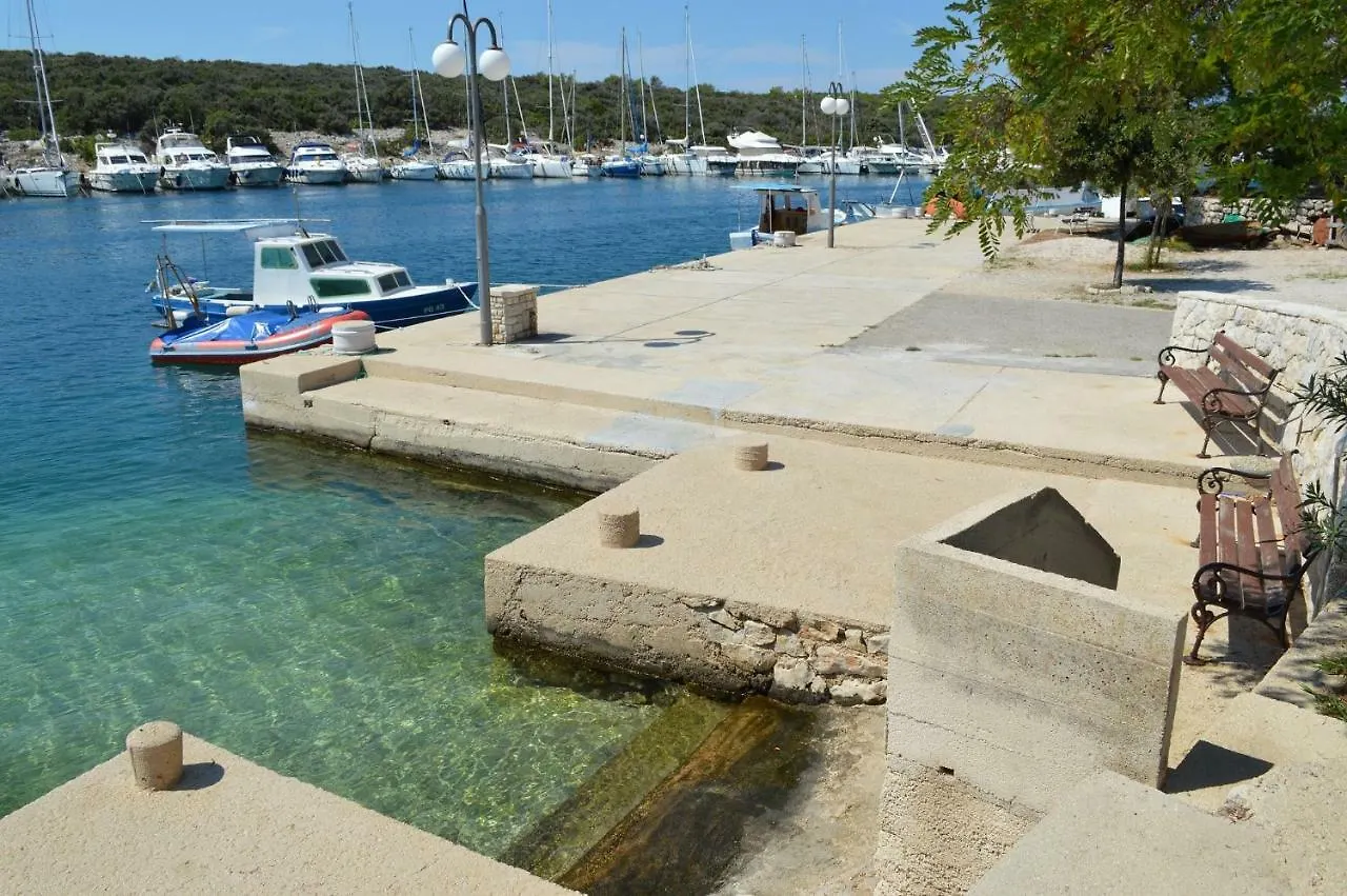 Beachfront Lovro Apartment Simuni 0*,  Croatia